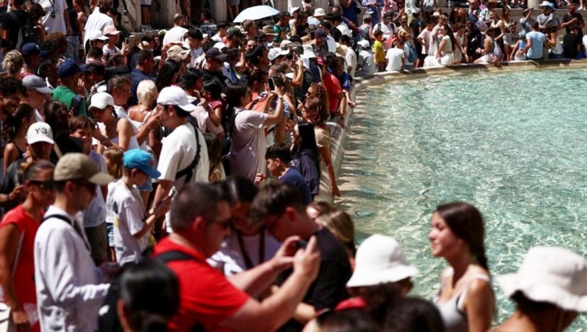 Rome considering limiting tourist access to Trevi Fountain